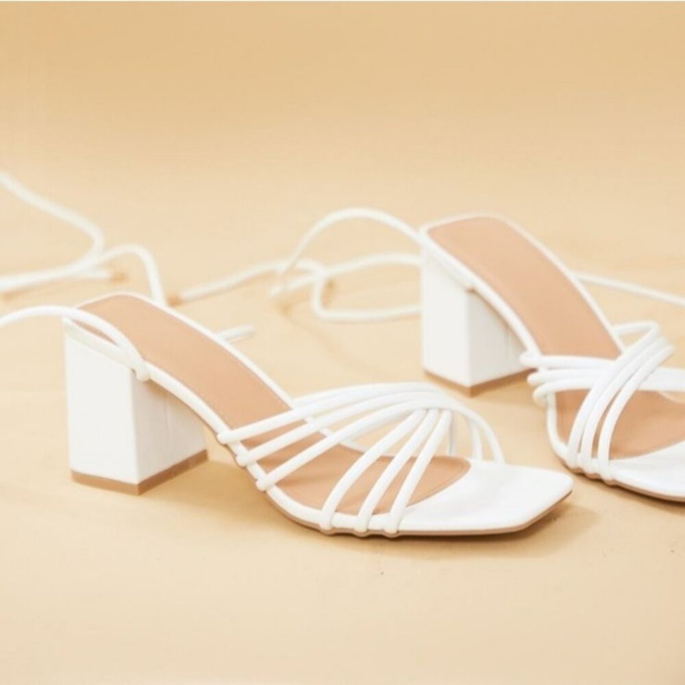 PrettyLittleThing 5/38 White Strappy Block Heel‎ Preppy Summer Party Wedding Y2K